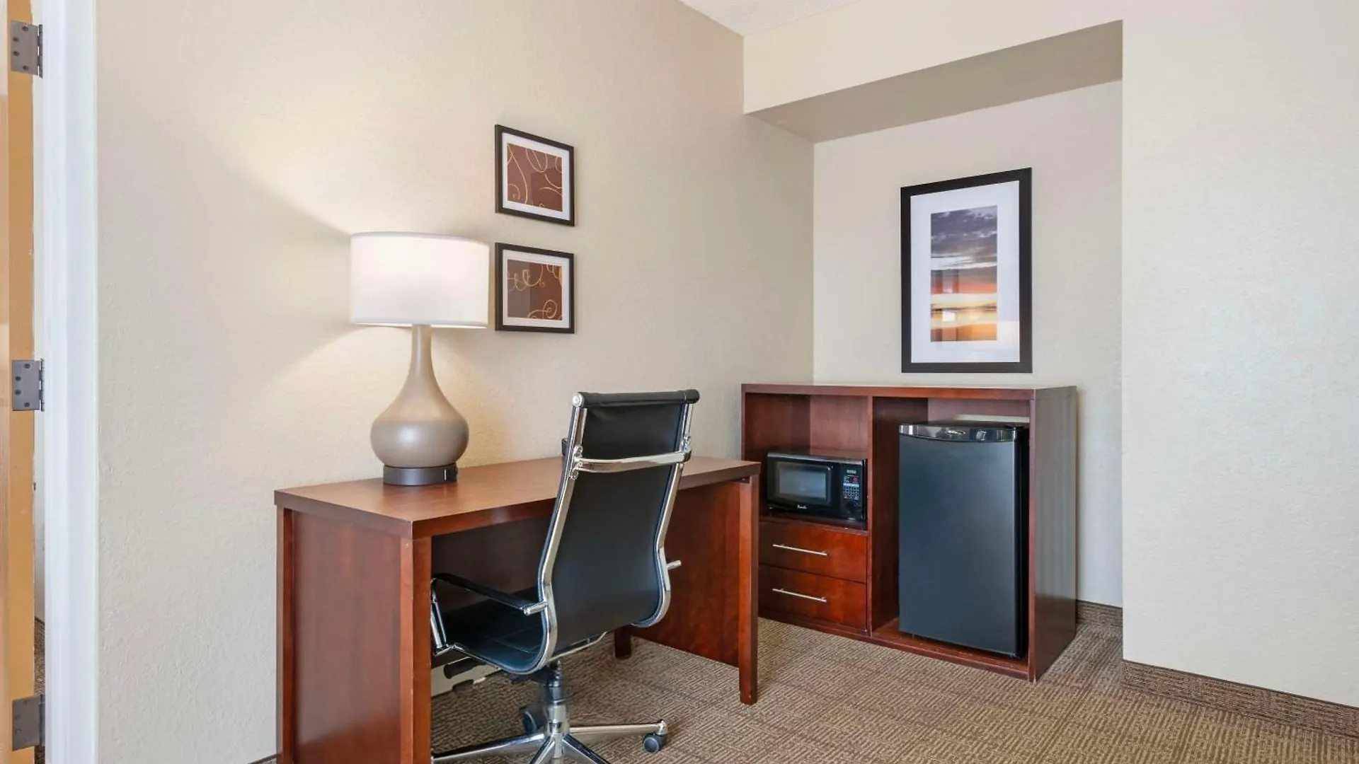 Comfort Suites Downtown Orlando Hotel