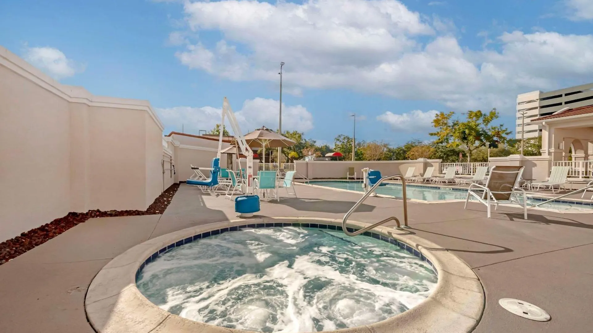 Comfort Suites Downtown Orlando 3*,