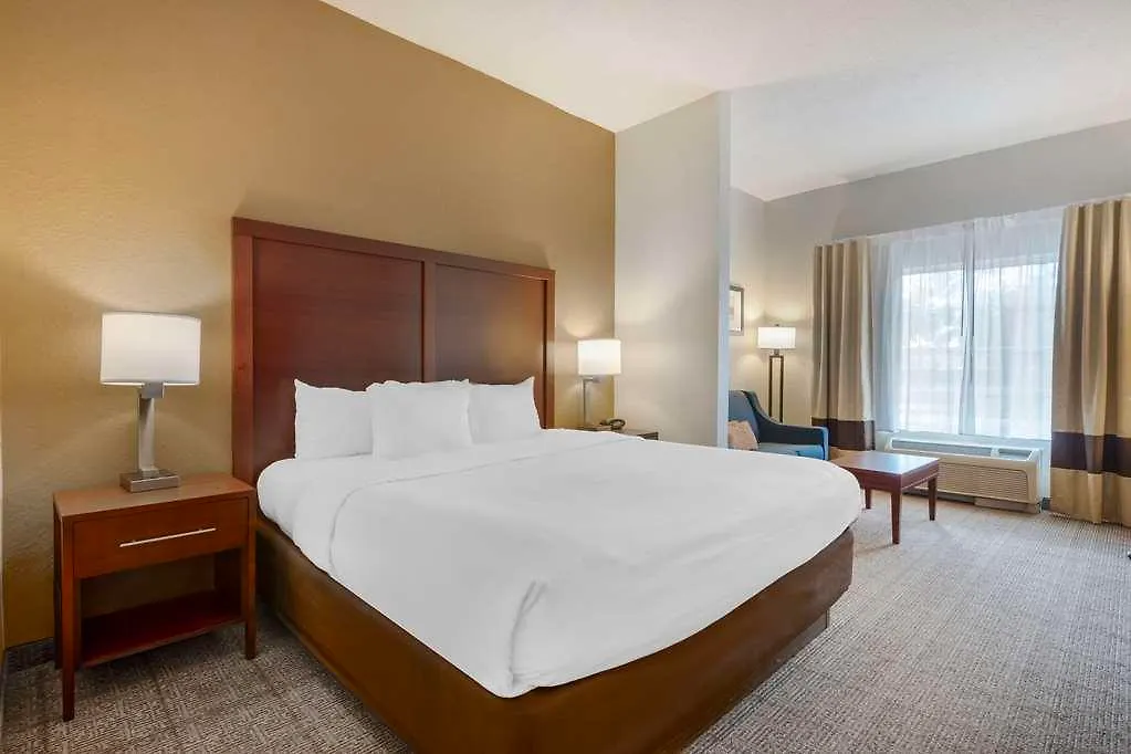 Comfort Suites Downtown Orlando Hotel