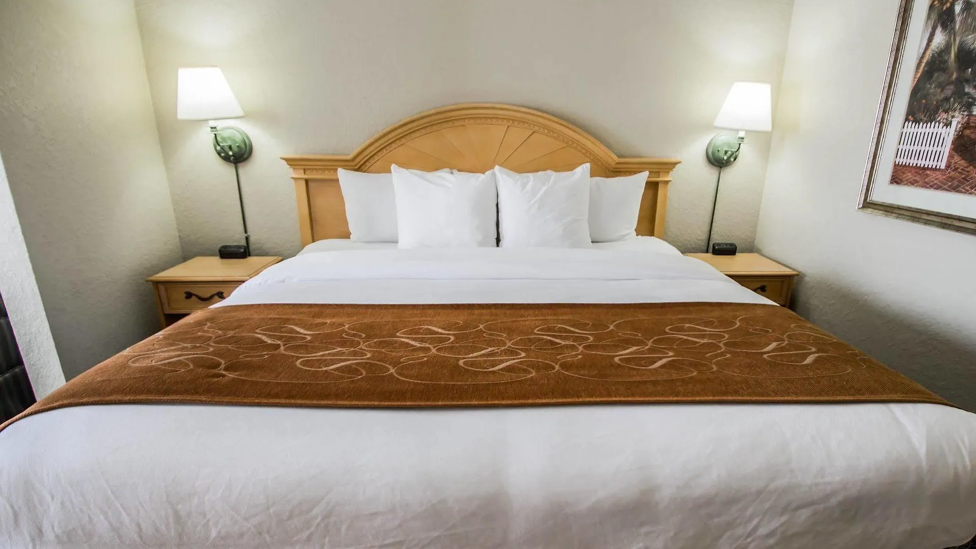 Comfort Suites Downtown Orlando Hotel
